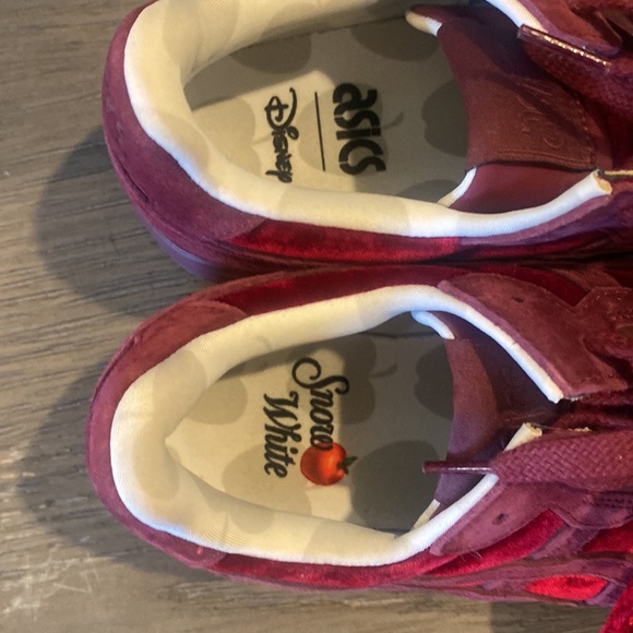 Disney ASICS - Picture 2 of 4
